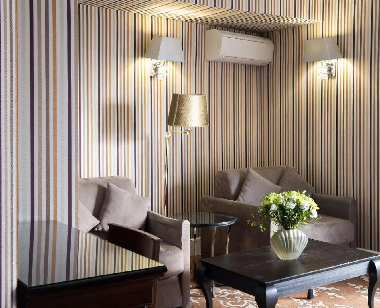 **** Hotel Maison Astor Paris, Curio Collection By Hilton France