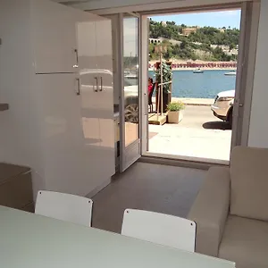 Les Pieds Dans La Place , Villefranche-sur-Mer Frankreich
