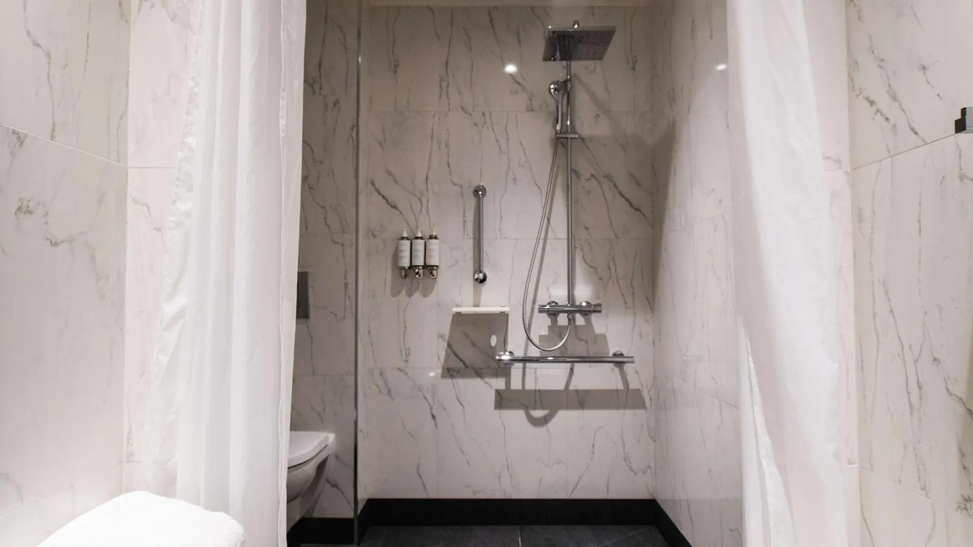 Maison Astor Paris, Curio Collection By Hilton
