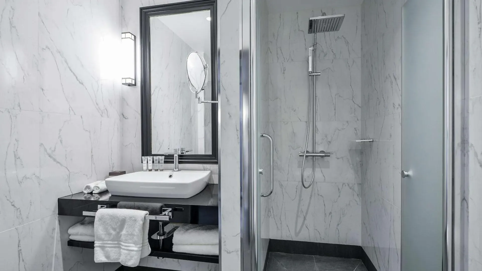 **** Hotel Maison Astor Paris, Curio Collection By Hilton France